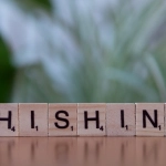 Безопасность в онлайн казино и защита от мошенников - иллюстрация